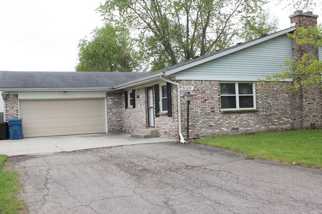 8169 Old Farm Ln