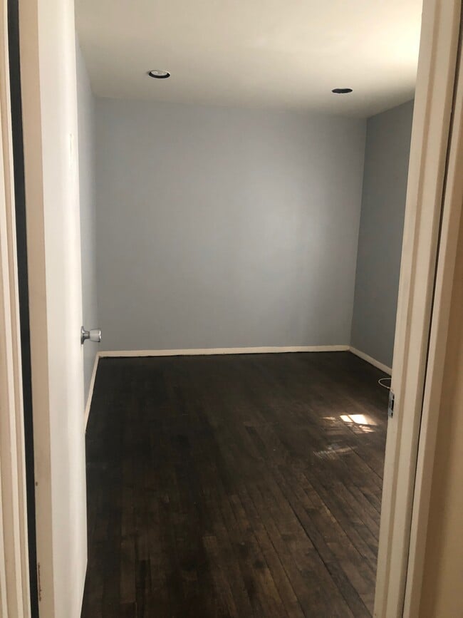 Building Photo - 3530 North Kilbourn Avenue Unit 1st FL