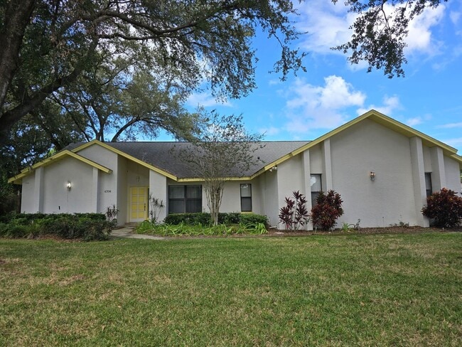 Building Photo - Single Family Home in Suburban Temple Terrace