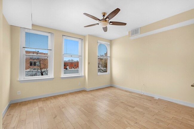 Photo - 212 E Chase St Unit 2