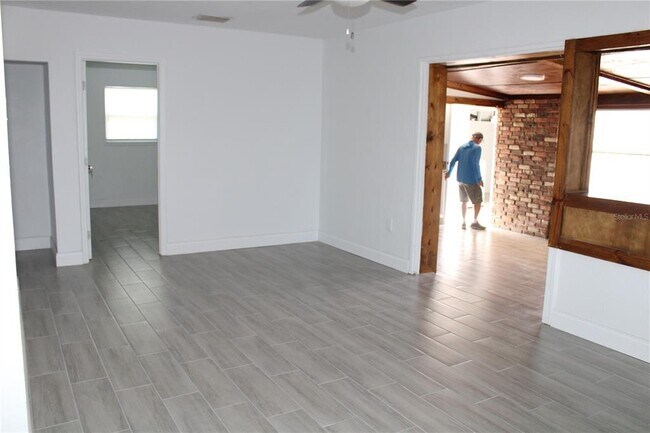 Photo - 10704 50th Ave N