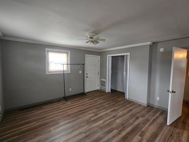 Photo - 3052 Clermont Ave