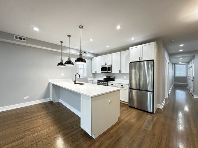 2639 W Carmen Ave Unit 4
