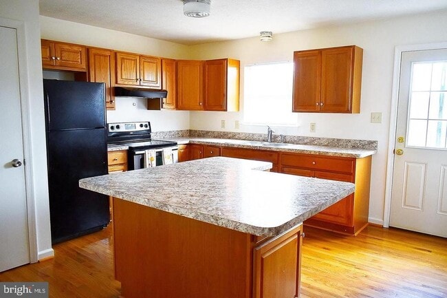 Building Photo - 107 Parkside Dr