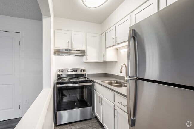 1BR, 1BA - 550SF - Kitchen