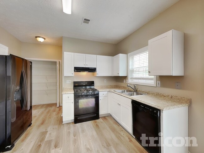Photo - 315 Clairidge Ln SW