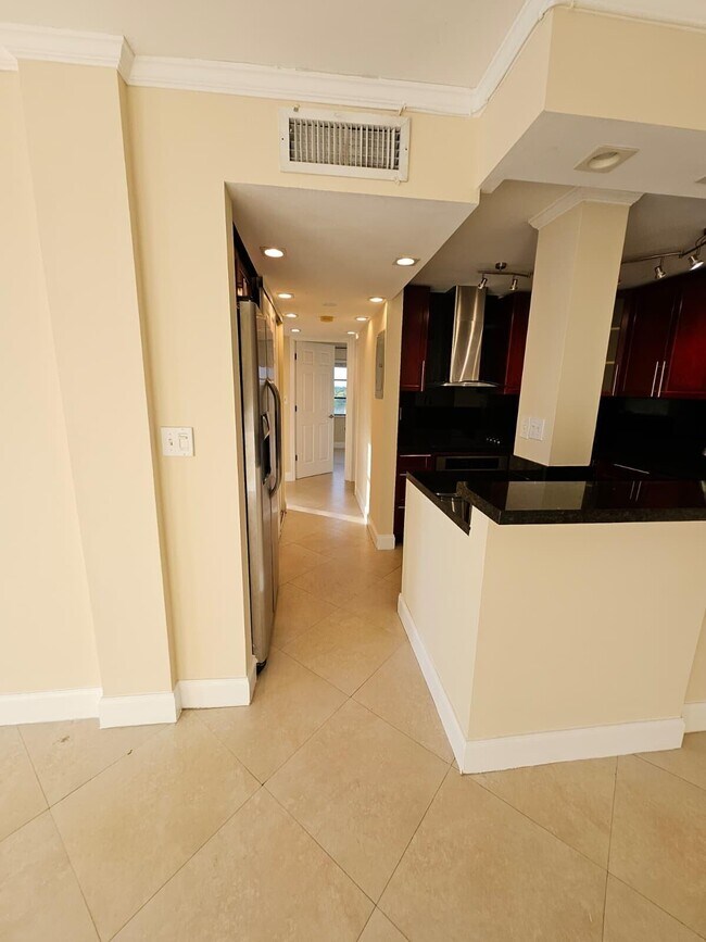 Photo - 2530 SW 3rd Ave Unidad 602