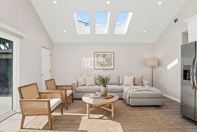 Photo - 996 S Siet Pl