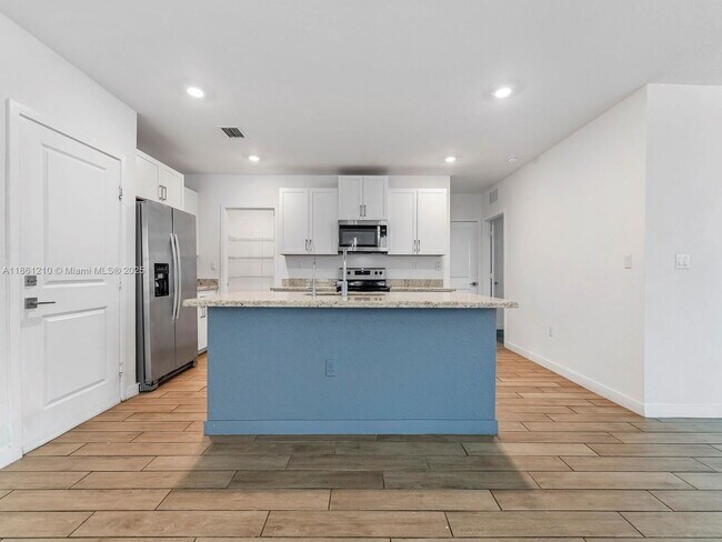 Photo - 501 NE 6th Ct