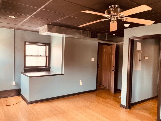 Building Photo - 922 Western Ave Unit WT 922- 2R