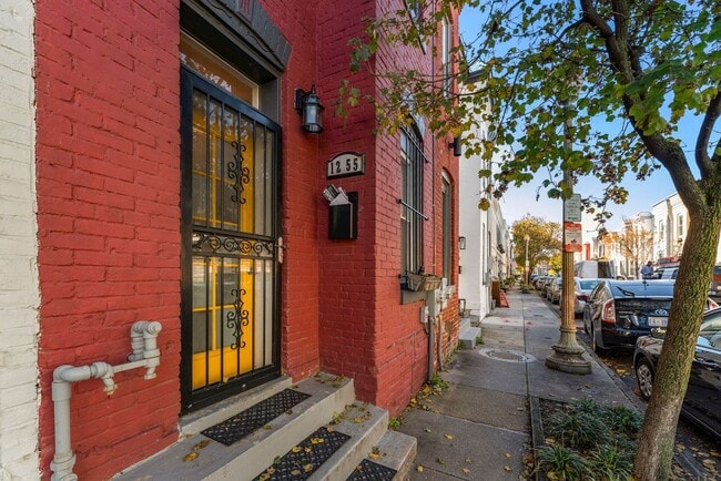 Building Photo - 1/2 off 1 month’s rent for a lease start b... Rental