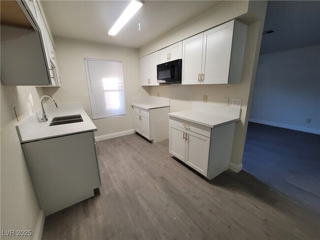 Building Photo - 2451 N Rainbow Blvd Unit 1038