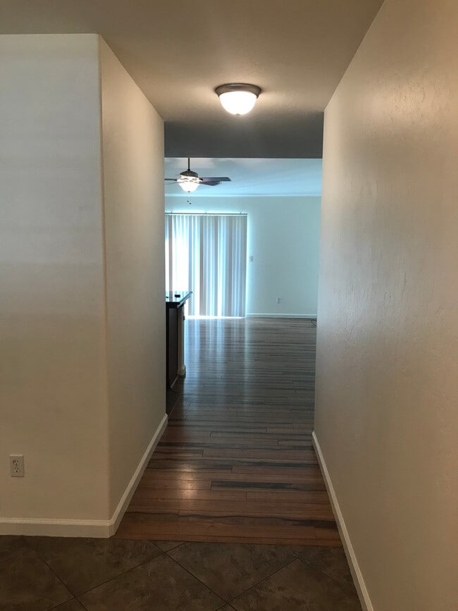 Photo - 3 Bedroom 2 Bathroom in SE Visalia!!