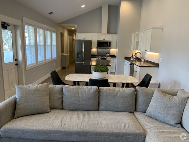 Building Photo - 16524 Boones Ferry Rd Unit 201 Rental