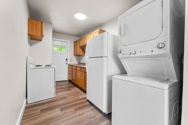 Photo - 613 W Madison St Unit B