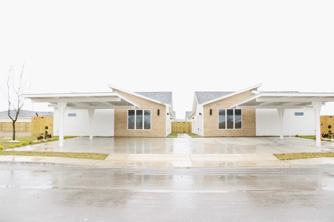 Photo - 2108 E Viviana St