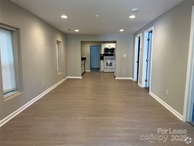 Building Photo - 1528 Jennings St Rental
