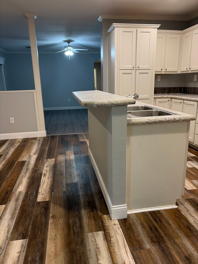 Photo - 511 S California St