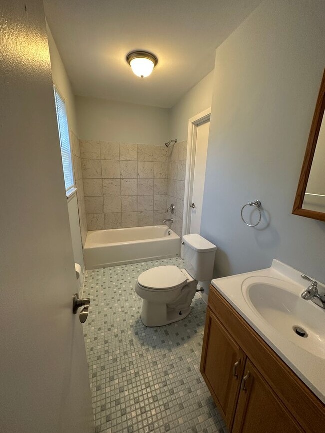 Photo - 318 Wallington Rd