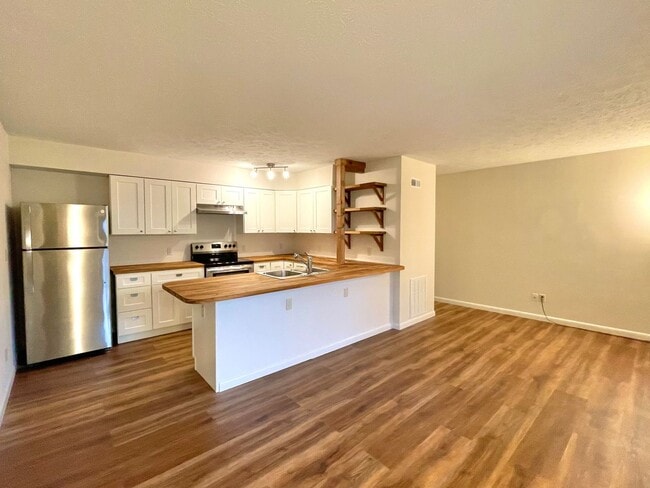 Photo - Renovated Quadplex unit in rural setting close to exit 113 Unidad 19