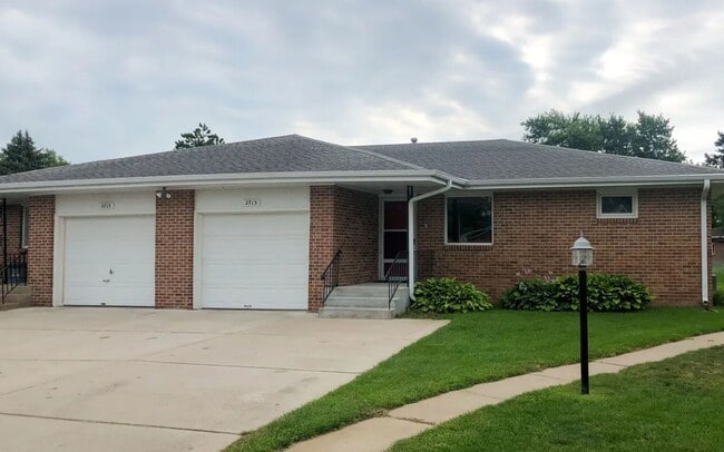 Building Photo - 2021 Circle Dr Rental