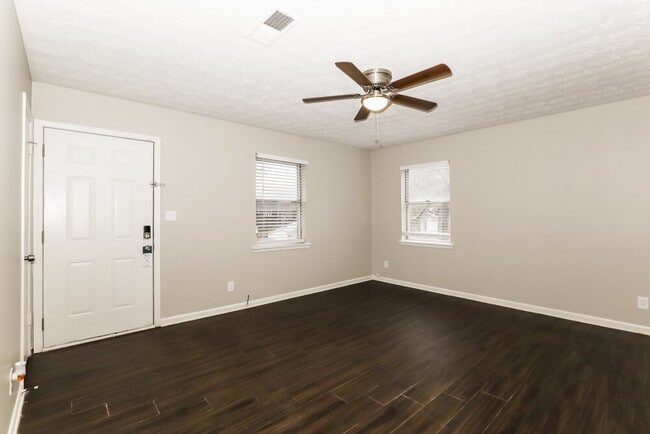 Photo - 243 Sedgefield Dr