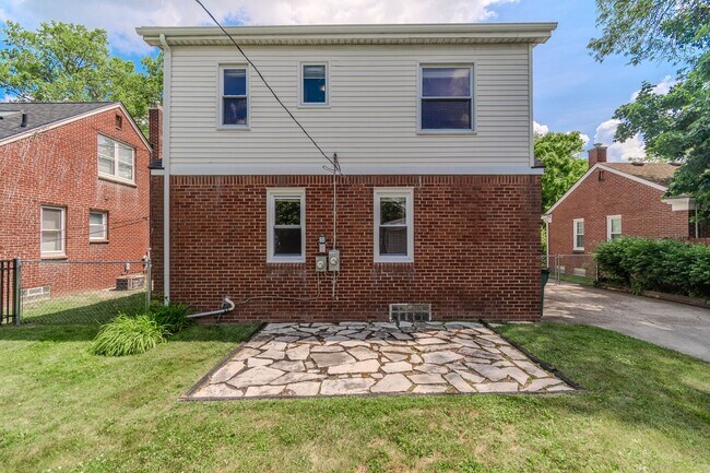 Photo - Stunning 4-Bedroom, 2-Bath Home with Moder...