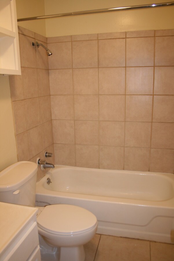 Baño - Bella Vista Apartments