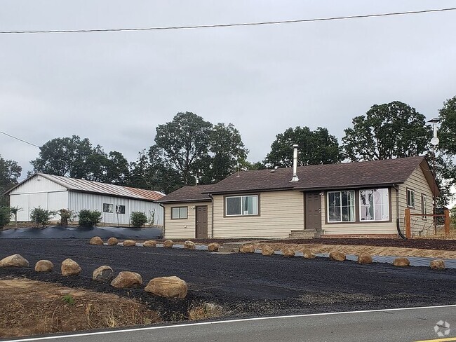 Building Photo - 19609 SW Tile Flat Rd Rental