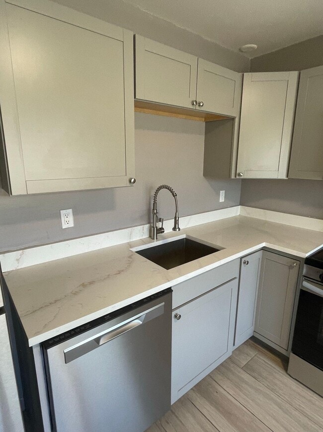 Photo - 2243 McKinley St
