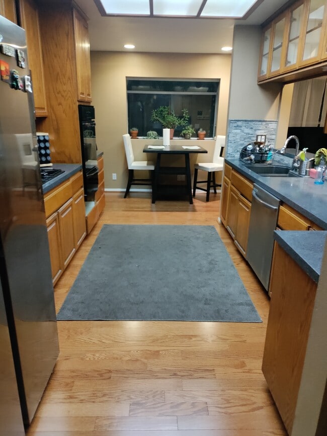 Photo - 19251 Oxnard St