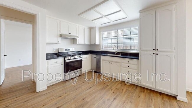 Photo - 122 W 5th St