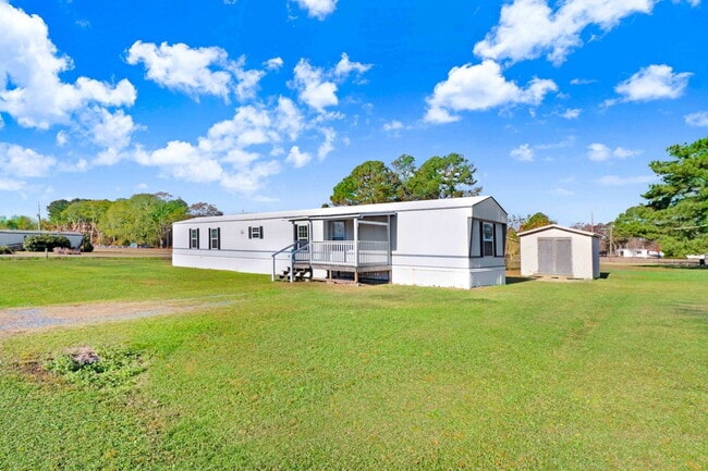 *Excellent Location* 2 BR | 2 BA Singlewide in Goldsboro
