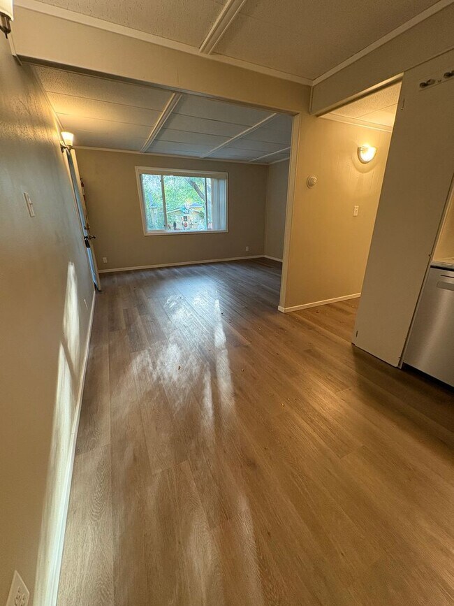 Photo - AI - 05 - Avon St Unit 215