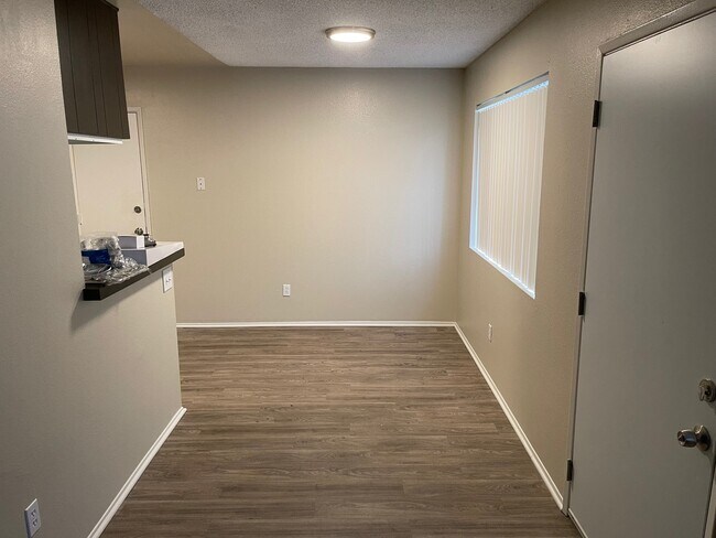 Photo - 1160 Hollister St Unidad 8