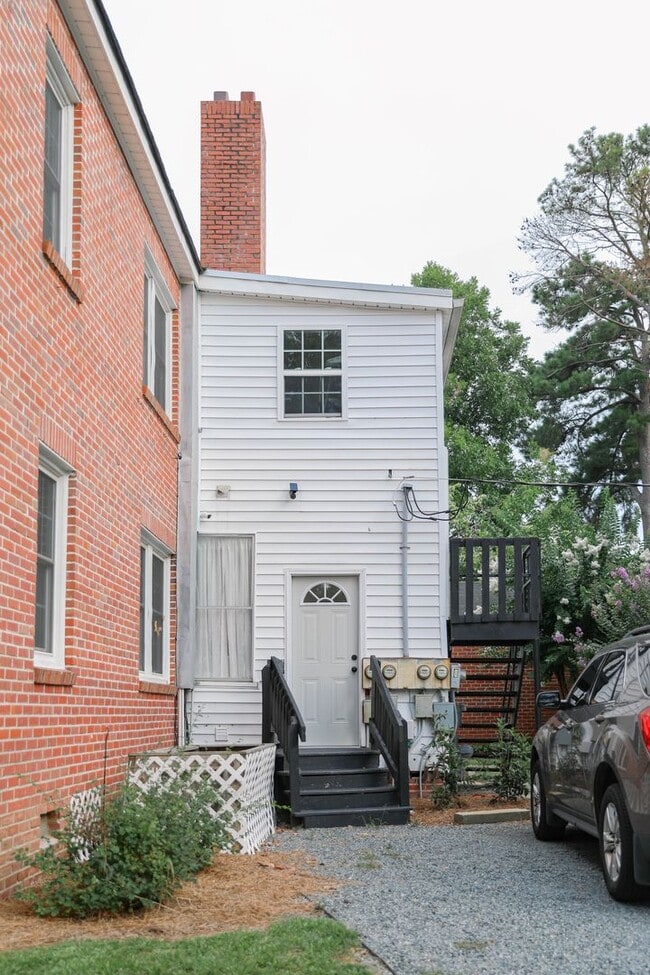 Photo - 1109 N Chestnut St Unit 1