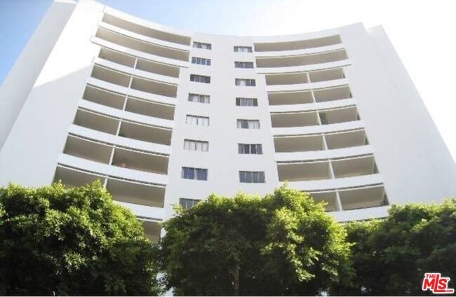 Building Photo - 7250 Franklin Ave Unit 901