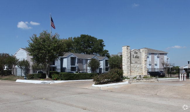 Lake - Lake Apartments