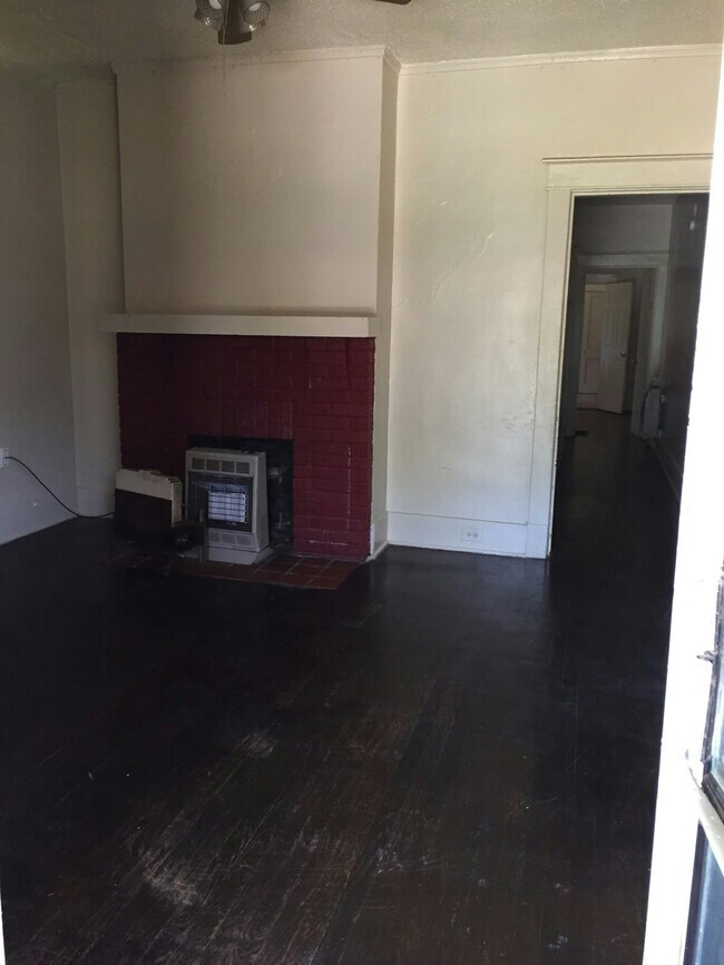 1066 Greenlaw Ave