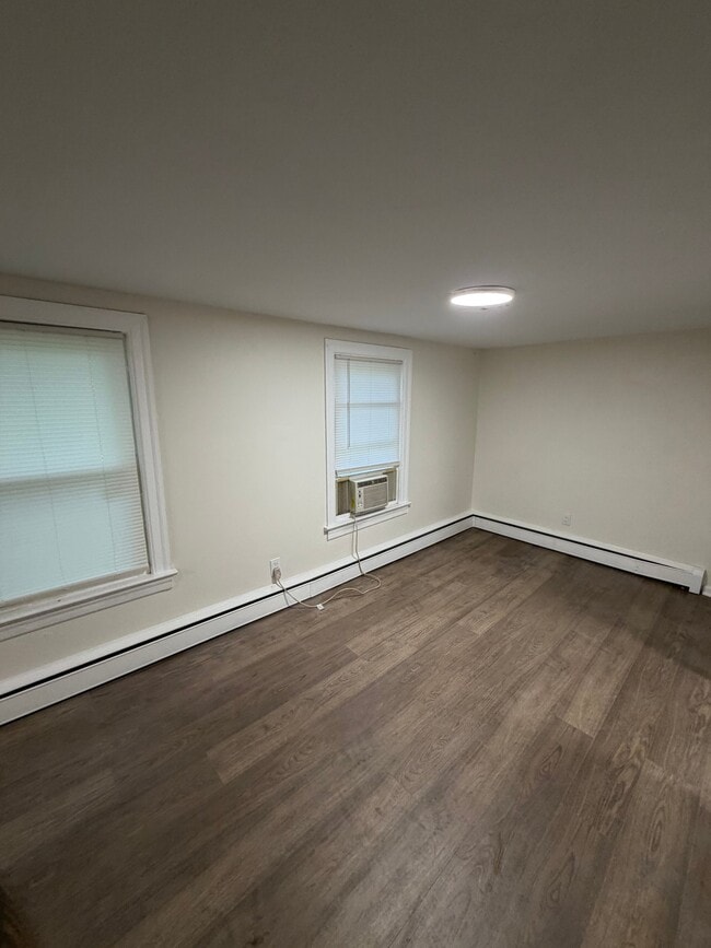557 Main St Unit 8