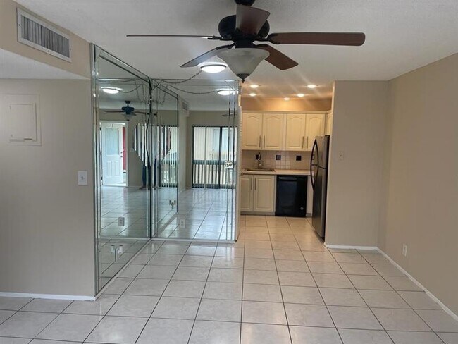 Photo - 2621 Riverside Dr Unit 6