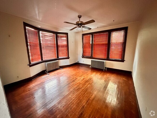 Building Photo - 1573 N Farwell Ave Unit 1573 Farwell - Lower Rental