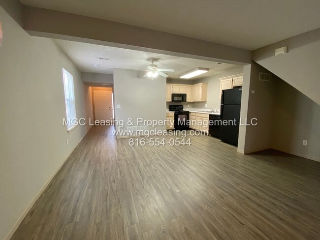Photo - 908-914 Garden Way