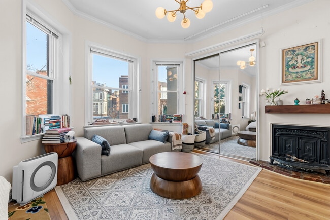 Photo - 1758 Corcoran St NW Unidad 2