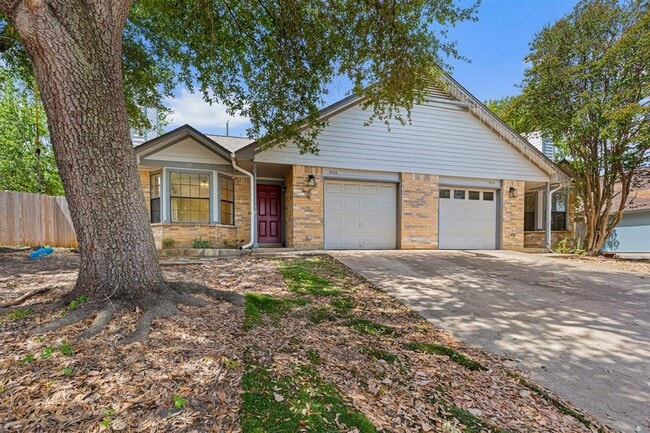 906 Oleander Ln