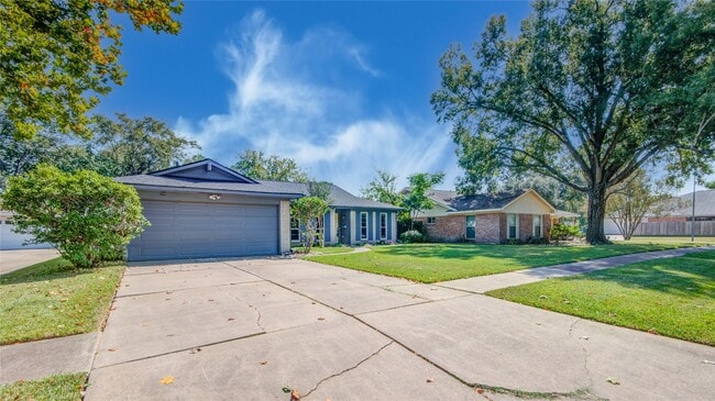 Building Photo - 966 Redway Ln