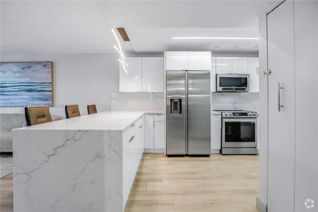 Building Photo - 3285 Foxcroft Rd Unit E317 Rental