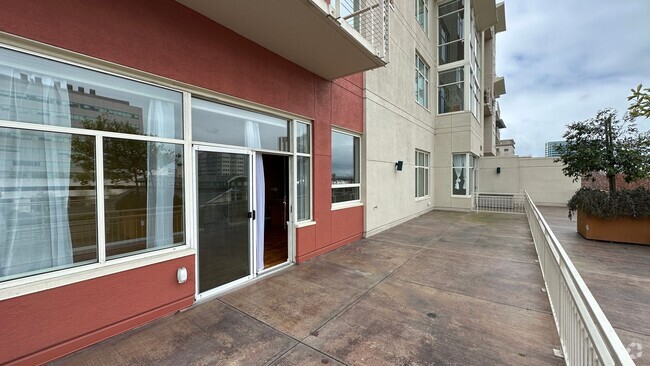 Building Photo - Upgraded Corner Unit with a Spacious Attac... Rental