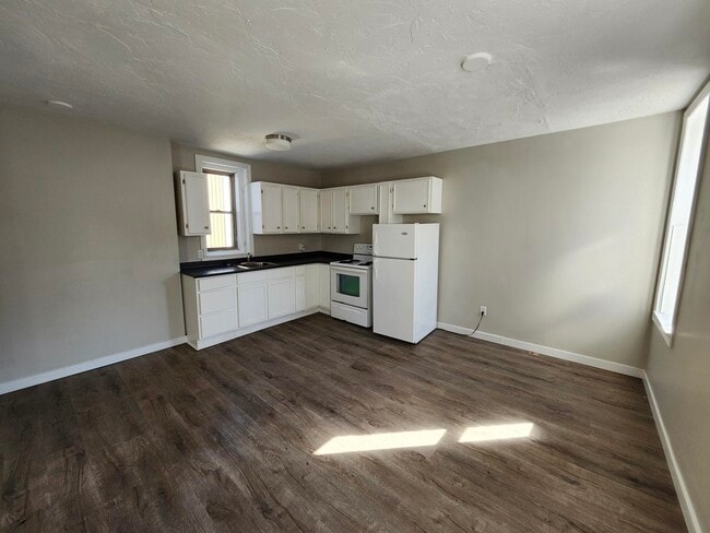 Building Photo - 240 Duke St Unit 2