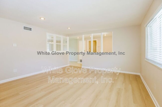 Photo - 1006 E Brookdale Pl